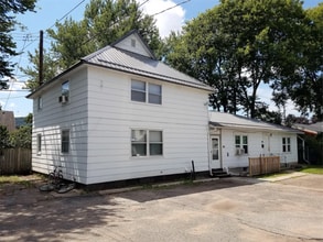 Building Photo - 867 W 5th St