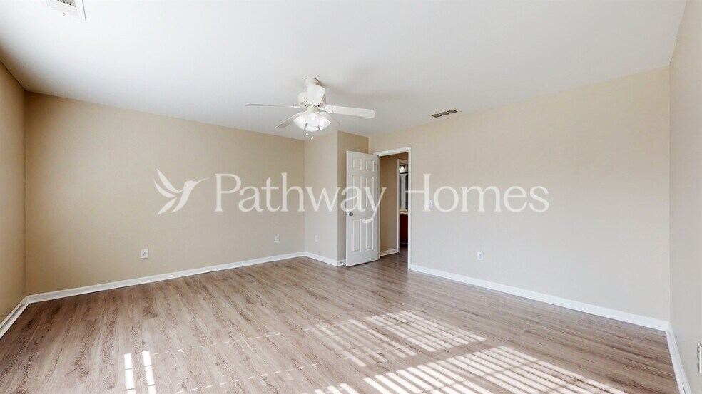 Building Photo - 3420 Gardenside Dr SW