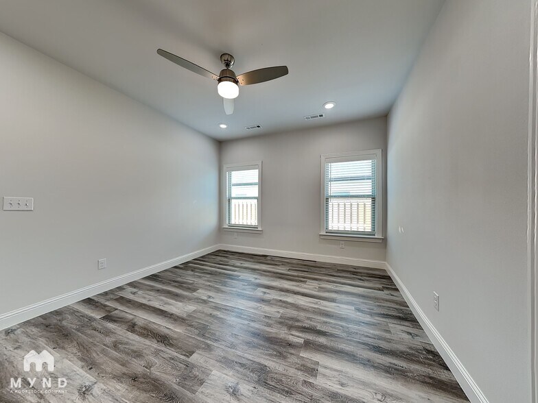 Building Photo - 1140 Sunshine Ct