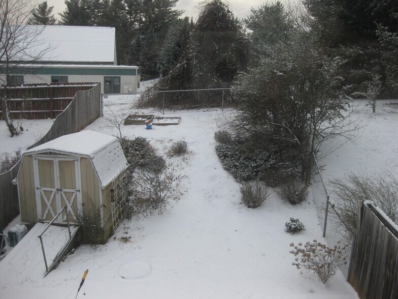 Large fenced back yard with no neighbors behind - 433 Riverside Ave