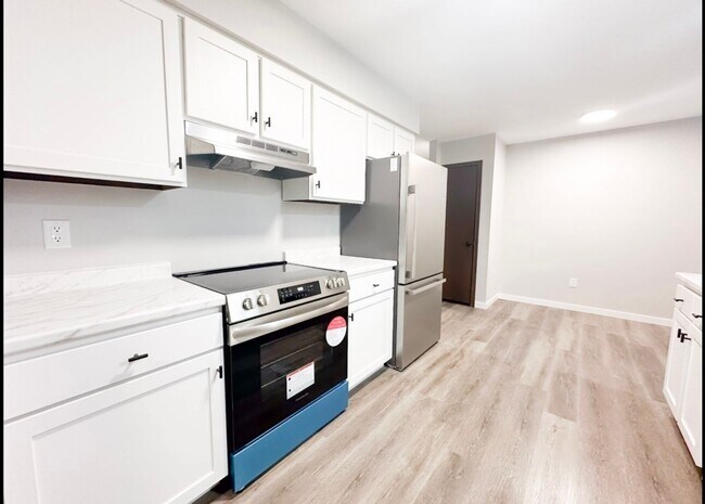 Building Photo - 2008 Juniper Dr