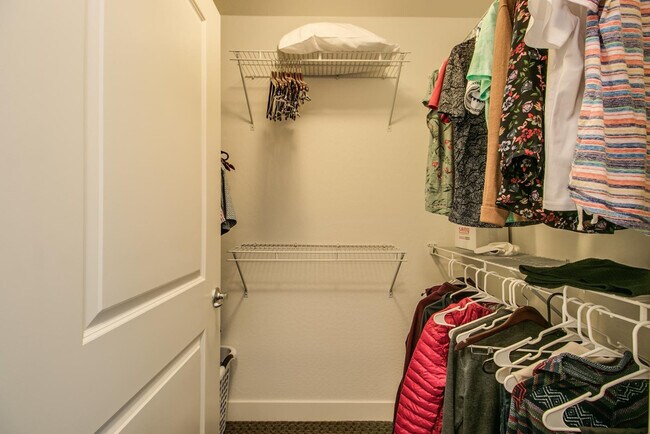 Building Photo - 5450 E Deer Valley Dr