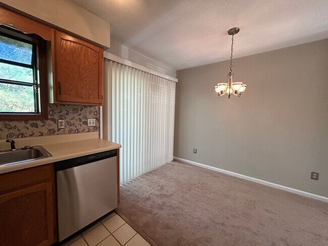 Building Photo - Charming 2BR Condo – Move-In Ready!
