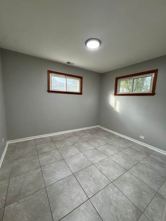Building Photo - 2 Bedroom Ranch Home now available in Calu...