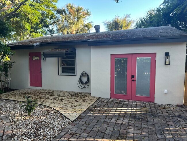 Building Photo - 5009 Spruce Ave