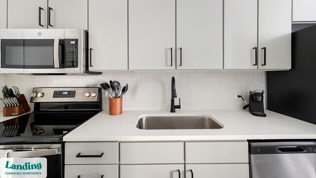 Building Photo - 715 Merritt Ave