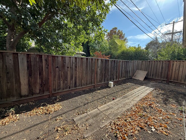 Building Photo - Remodeled Duplex in Central Sunnyvale Loca...