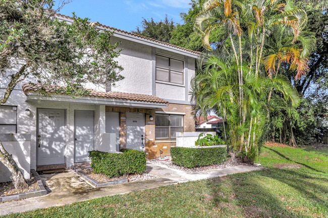 Building Photo - 9775 Riverside Dr