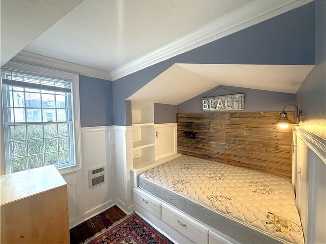 Building Photo - 24 Houston Ave