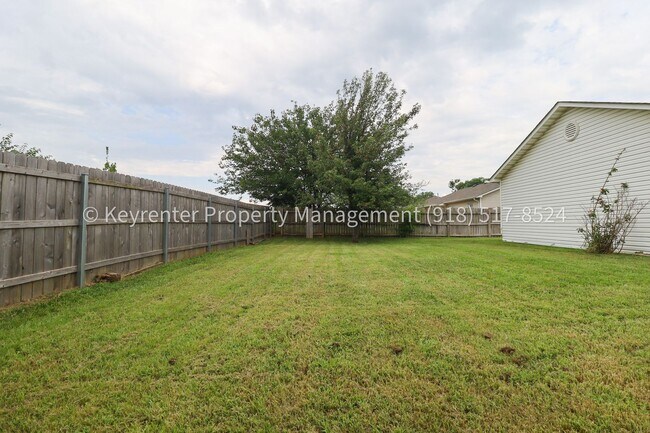 Building Photo - 3 Bed | 2 Bath in Owasso!