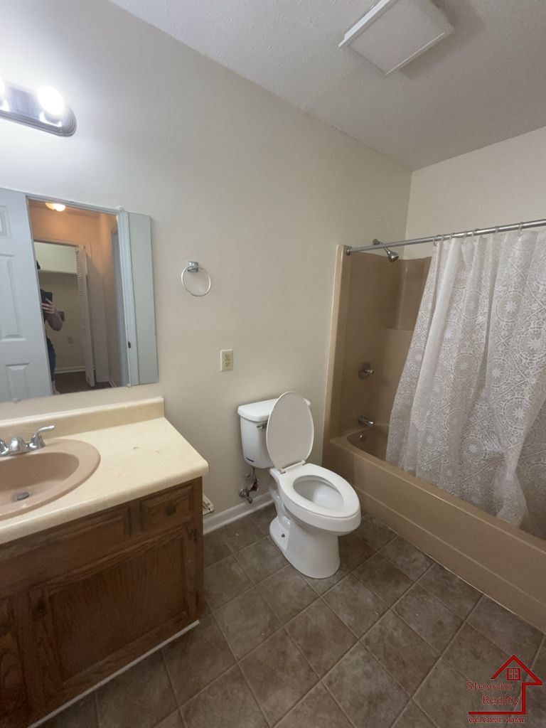 Building Photo - 409 Oriole Dr