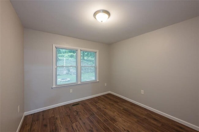 Building Photo - 257 Barfield Ave SW