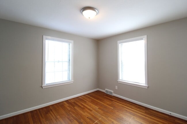 Building Photo - 2 Bedroom 1 Bath Duplex In The Waldo Area