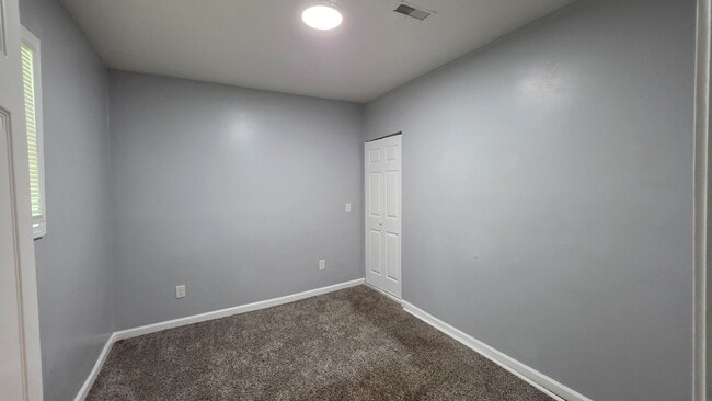 Building Photo - 3 Bedroom in rare to rent area!