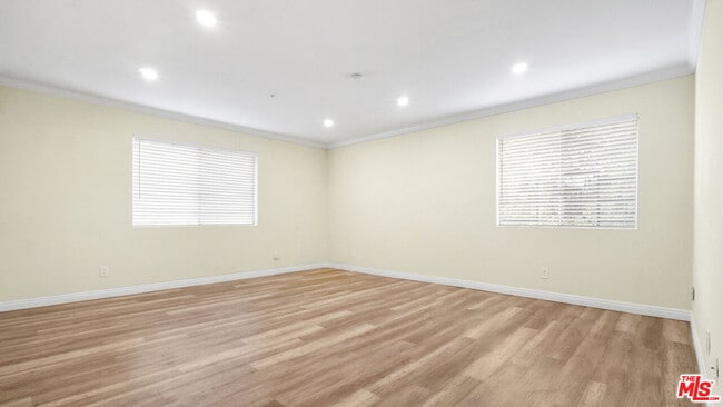 Building Photo - 420 Riverdale Dr