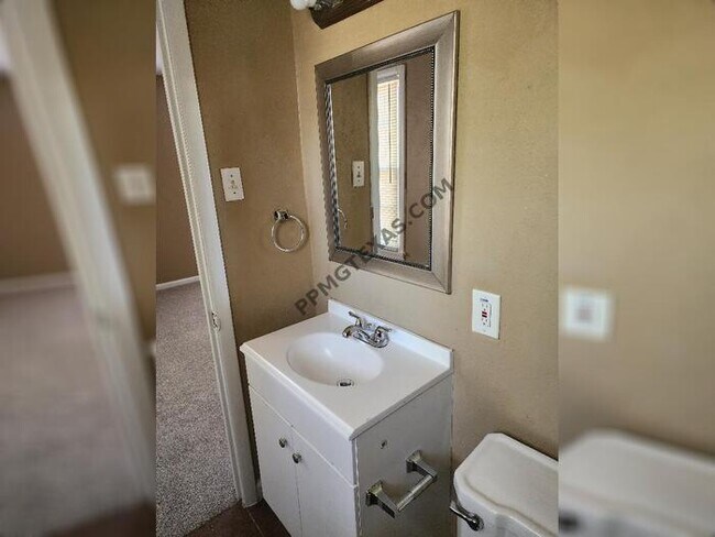 Building Photo - 5453 Wayside Ave