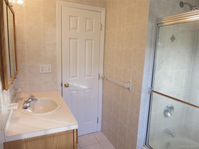 Building Photo - 56 Linwood Rd N