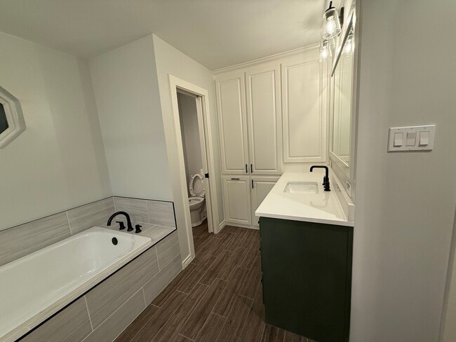 Building Photo - 2950 Crestline Dr