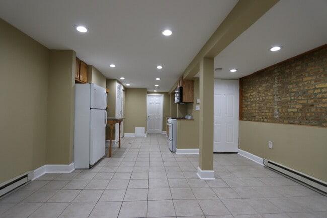 Building Photo - 4457 W Wrightwood Ave