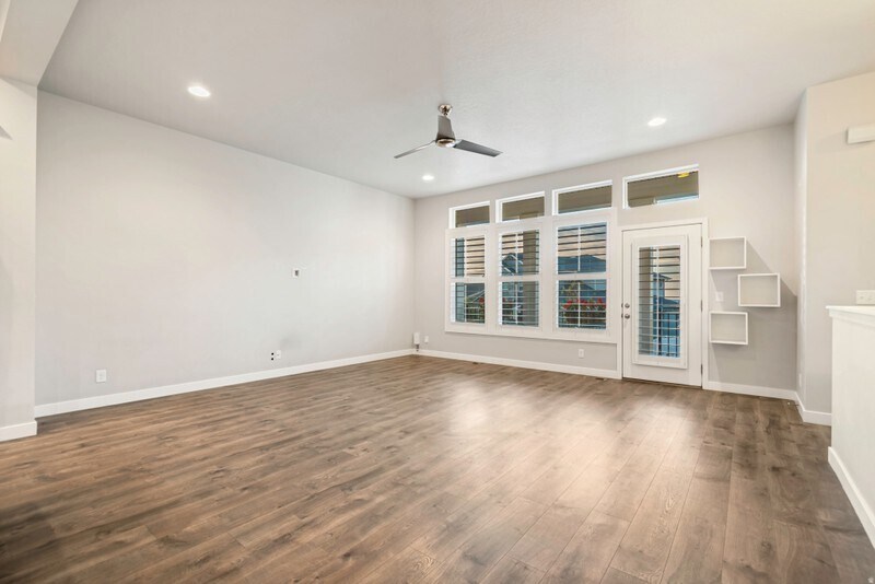 Building Photo - 966 E Deer Arch Ln