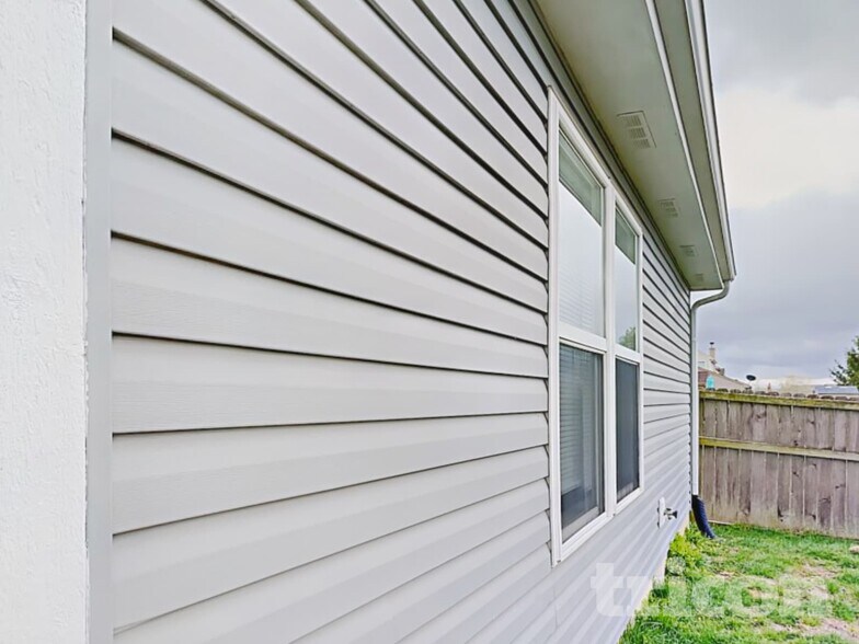 Building Photo - 1420 Pencross Ln