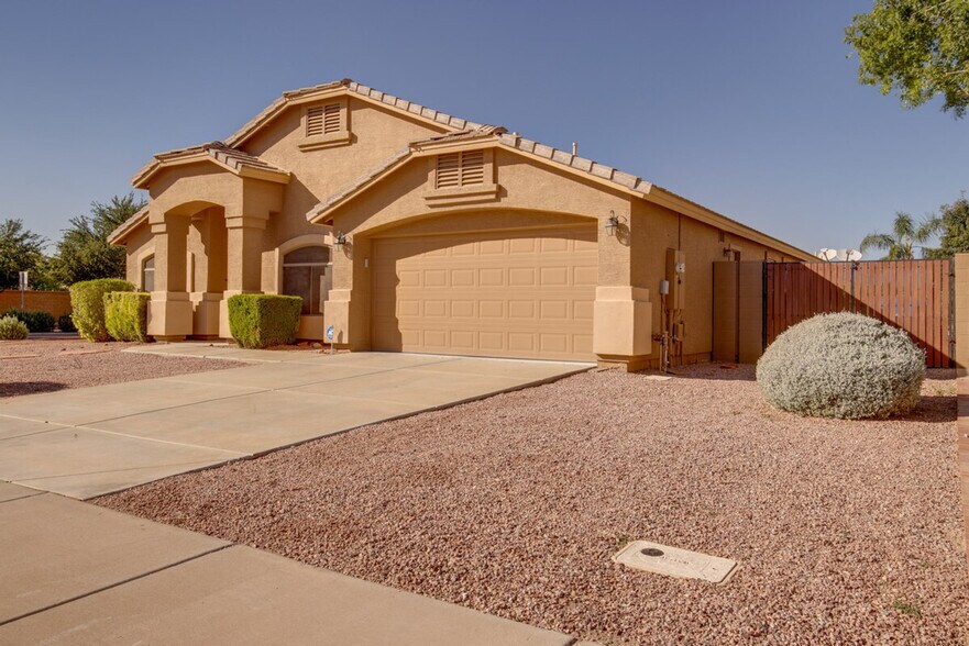 Building Photo - 3830 E Thornton Ave