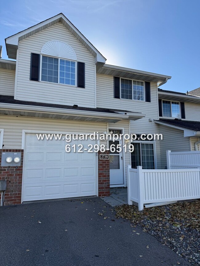 Building Photo - Woodbury Townhouse Available Now, Updated ...