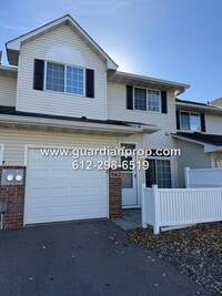 Building Photo - Woodbury Townhouse Available Now, Updated ...