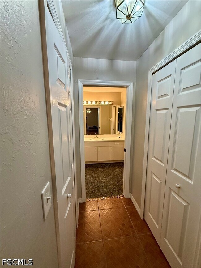 Building Photo - 1713 SW 10th Pl
