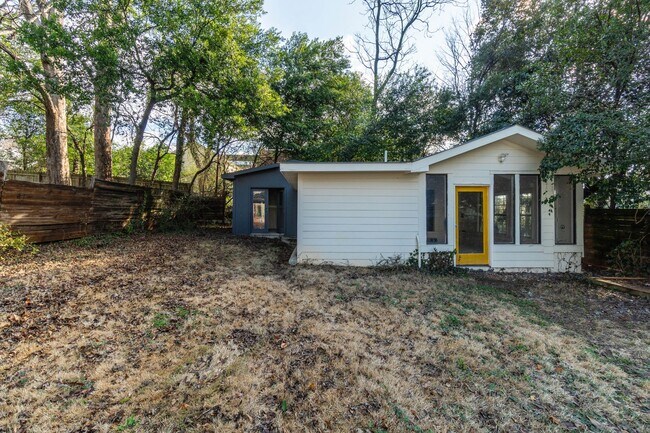 Building Photo - Newly Updated 4/3 in Howell Station w/ Ful...