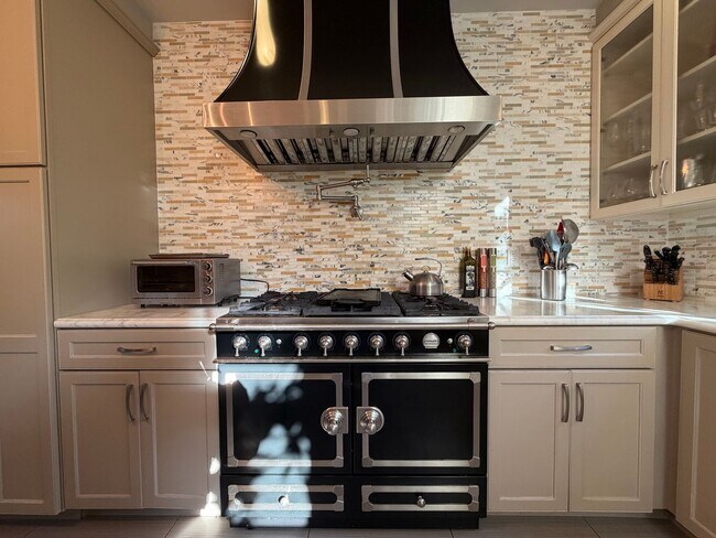 Building Photo - Elegant St. Francis Wood Residence - Available Furnished or Unfurnished