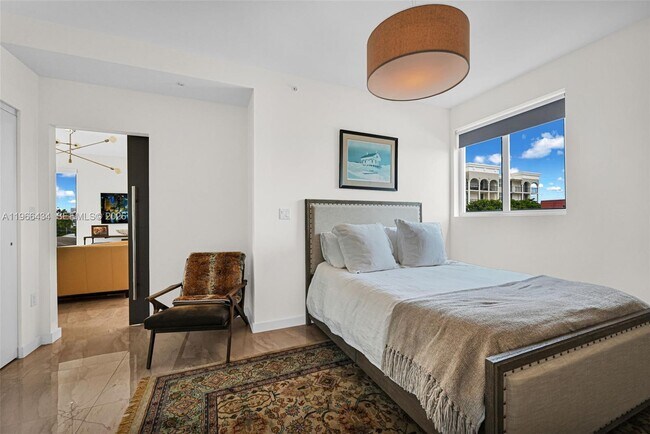 Building Photo - 1900 SE 2nd St