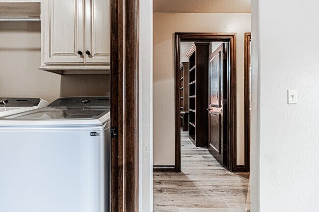 Building Photo - 4 Bed 3 Bath in Edmond!