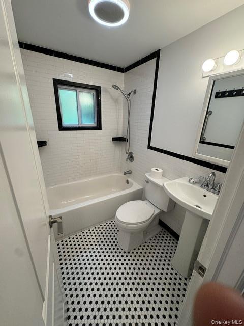 Building Photo - 79 Manor Dr