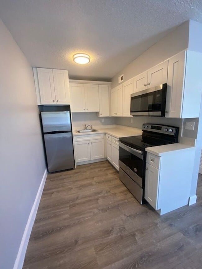 Building Photo - 2500 Johnson St LLC