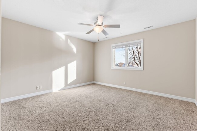 Building Photo - Stunning 4 bedroom Ranch in Elkhorn