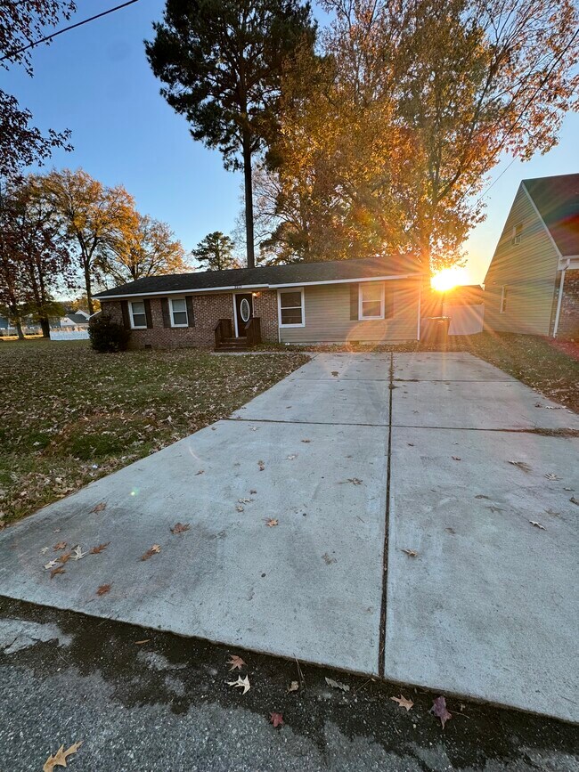 Primary Photo - Sparrow Rd Chesapeake