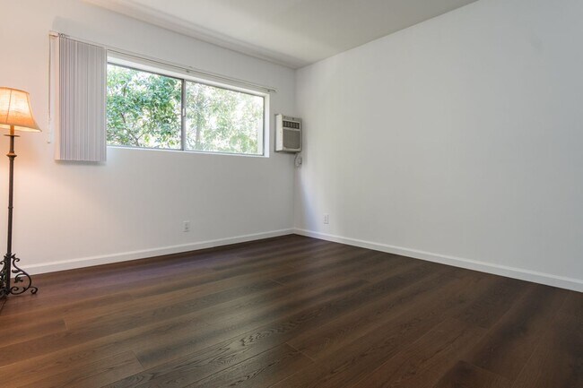 Building Photo - 4653 Fulton Ave