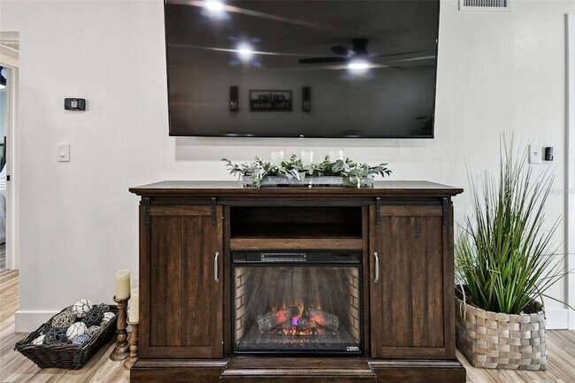 Building Photo - 9032 Mission Oaks Blvd