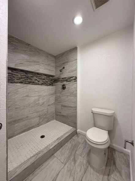 Building Photo - 2503 Jupe Dr