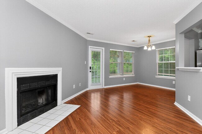 Building Photo - Amazingly and rarely available home that is literally on the greenway.