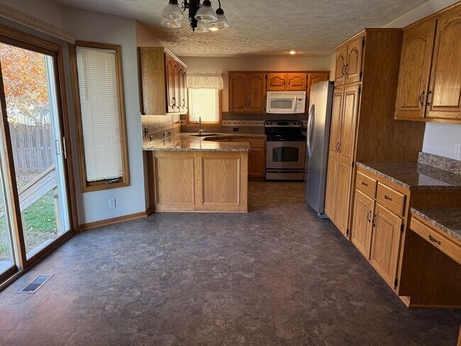 Building Photo - 2110 John St