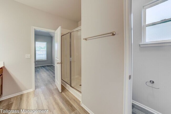 Building Photo - Gorgeous 4/2.5/2 on a corner lot!
