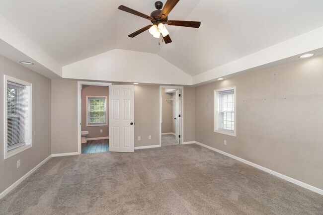 Building Photo - 4 Bedroom home in historic downtown Carlis...