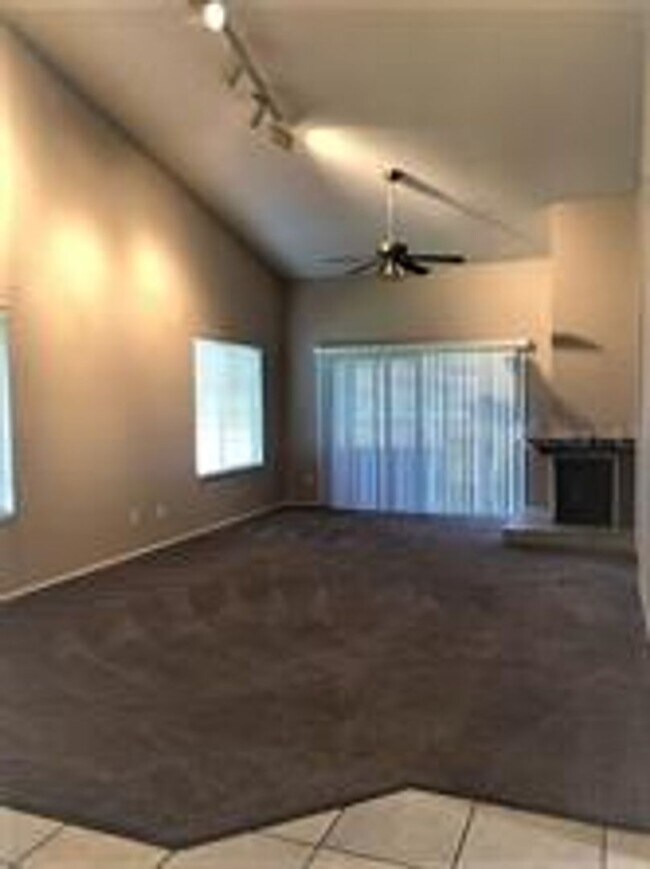 Building Photo - 467 Newton Pl