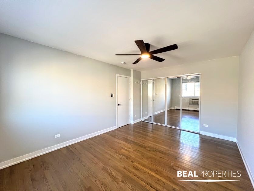 Building Photo - 524 W Oakdale Ave