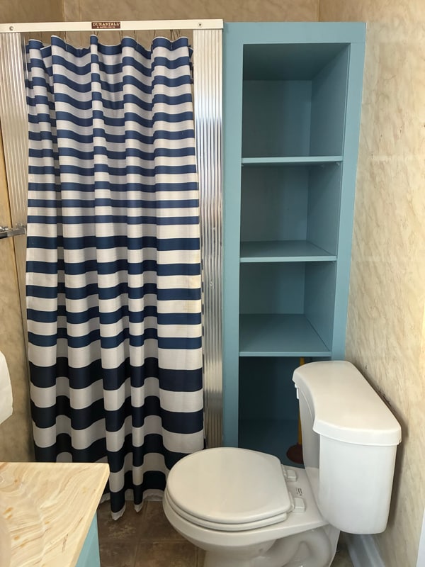 Building Photo - 305 E Meade Ct