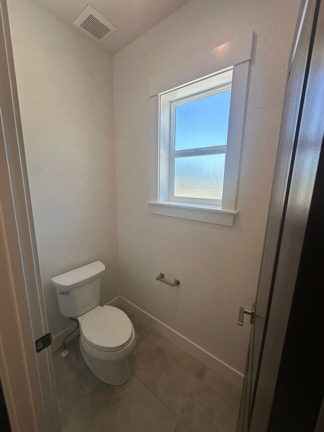 Building Photo - Riverstone: 3 Bedroom 3 Bath, Patio Home, ...