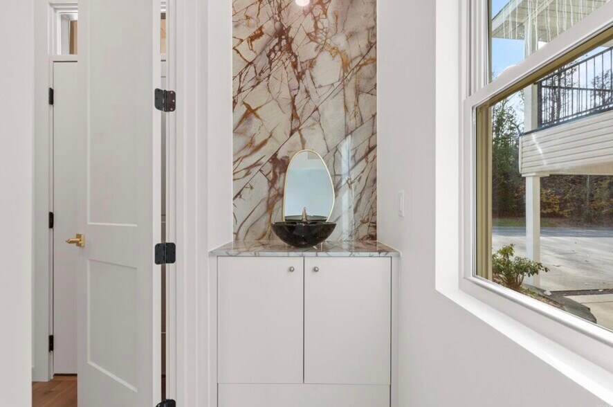 Building Photo - 137 Lakepointe Cove