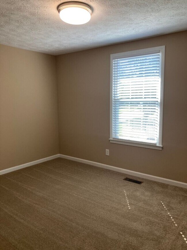Building Photo - 108 Lakebrink Dr